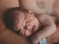 Bebé con tos, buscando remedios caseros para la tos en bebes.
