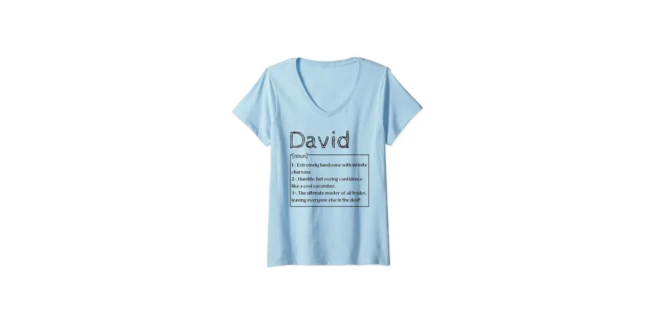 Camiseta azul claro con la definición de "David": guapo, carismático, humilde, confiado y un maestro en todo.