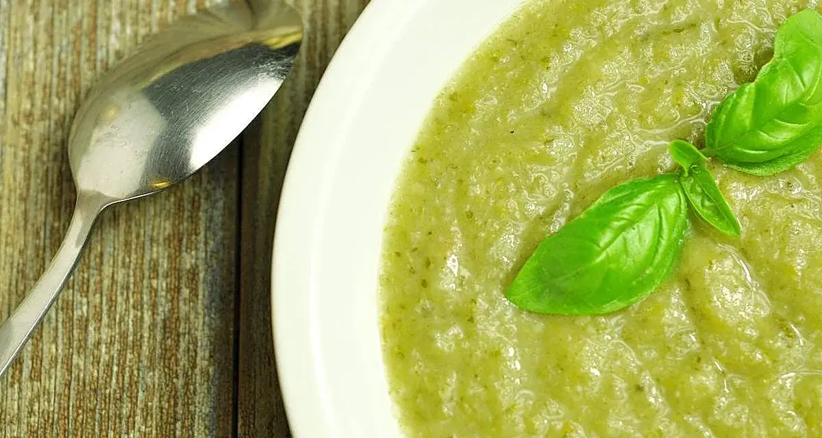 Puré verde cremoso con albahaca, listo para disfrutar. ¿Cuánto tiempo puedo guardar un puré en la nevera?