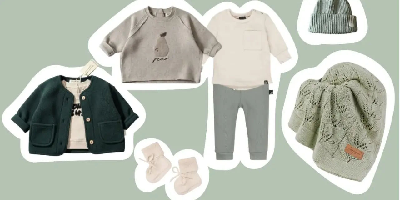 Conjunto de ropa para bebé: chaqueta verde, suéter con pera, pantalón gris, gorro y manta a juego. Ideas para como vestir a un bebe en primavera.