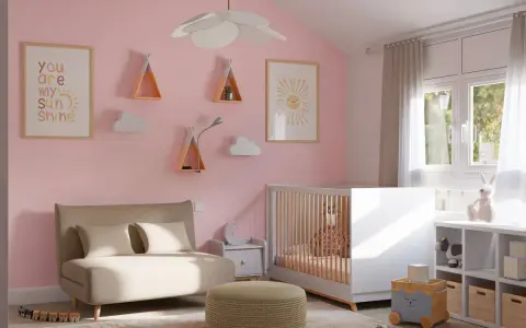 Acogedora **distribución habitación bebé** con cuna blanca, sofá beige, estanterías decoradas con nubes y sol, y juguetes.