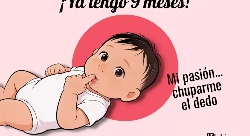 Un tierno bebé de 9 meses, con su dedito en la boca, dice: "¡Ya tengo 9 meses! Mi pasión... chuparme el dedo".