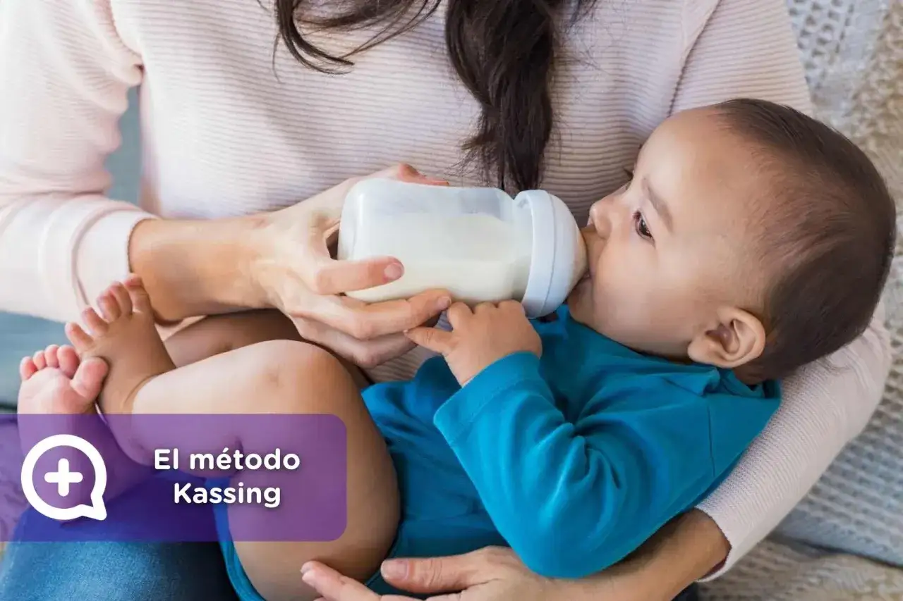 Beb&eacute; succionando biber&oacute;n, demostrando el reflejo de succi&oacute;n. El m&eacute;todo Kassing ayuda a la alimentaci&oacute;n.